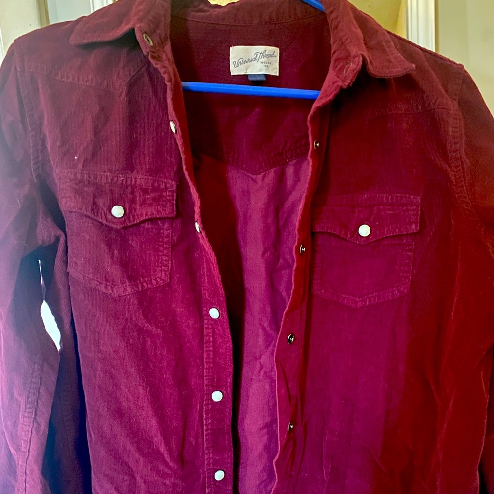 Universal Thread size small pearl snapbutton shirt